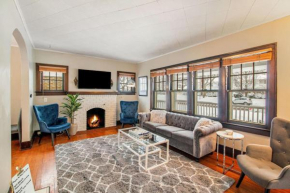 Downtown GR Gem Sleeps 16 Gameroom Huge Backyard